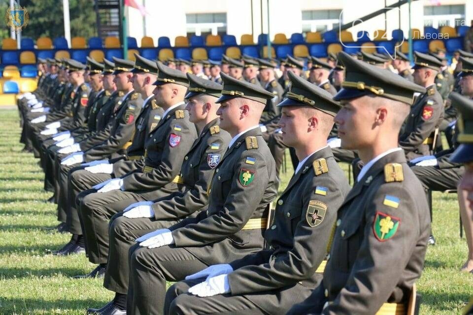 На Львівщині відбулась церемонія випуску майже 600 офіцерів Національної академії сухопутних військ, - ФОТО, фото-1, Фото: ЛОДА