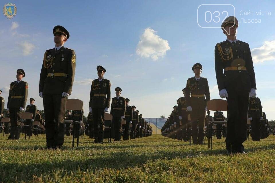 На Львівщині відбулась церемонія випуску майже 600 офіцерів Національної академії сухопутних військ, - ФОТО, фото-7, Фото: ЛОДА