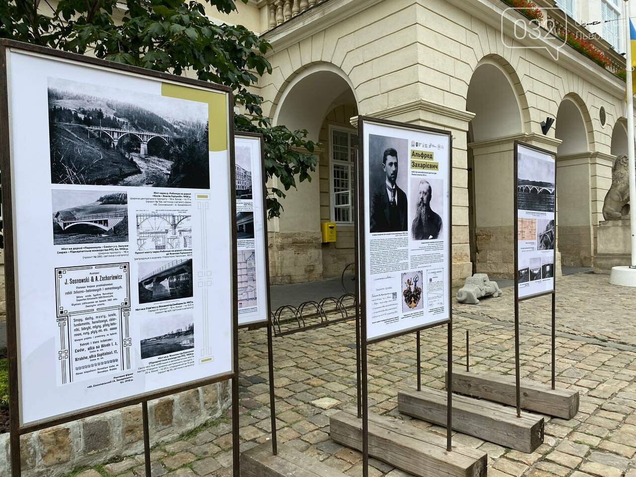 На пл. Ринок встановили стенди до 150-річчя з дня народження Альфре... На пл. Ринок встановили стенди до 150-річчя з дня народження Альфреда Захарієвича, Фото: 032.ua