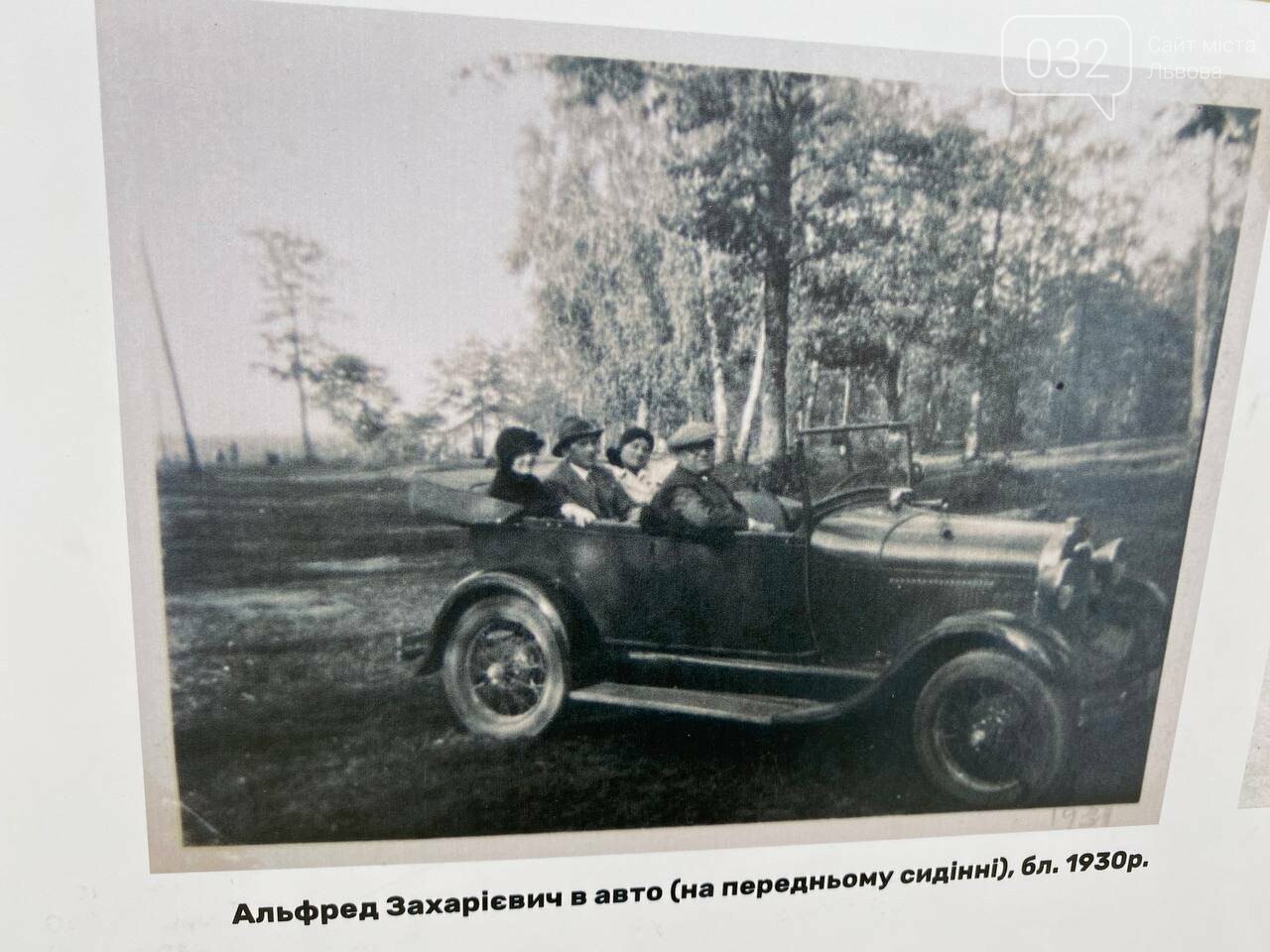На пл. Ринок встановили стенди до 150-річчя з дня народження Альфре... На пл. Ринок встановили стенди до 150-річчя з дня народження Альфреда Захарієвича, Фото: 032.ua