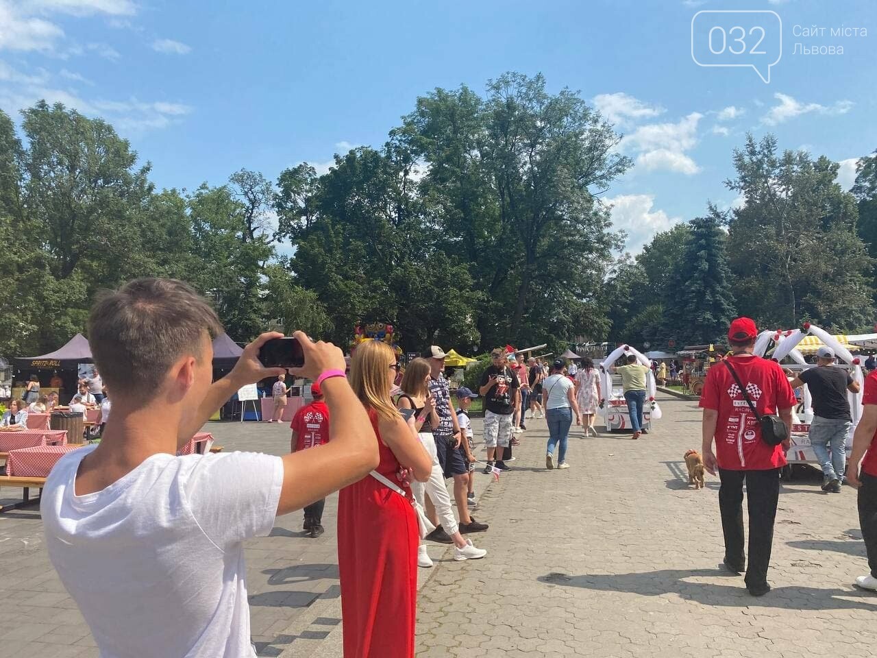 Фестиваль "Італійське весілля": перегони на ліжках у Львові, Фото: 032.ua