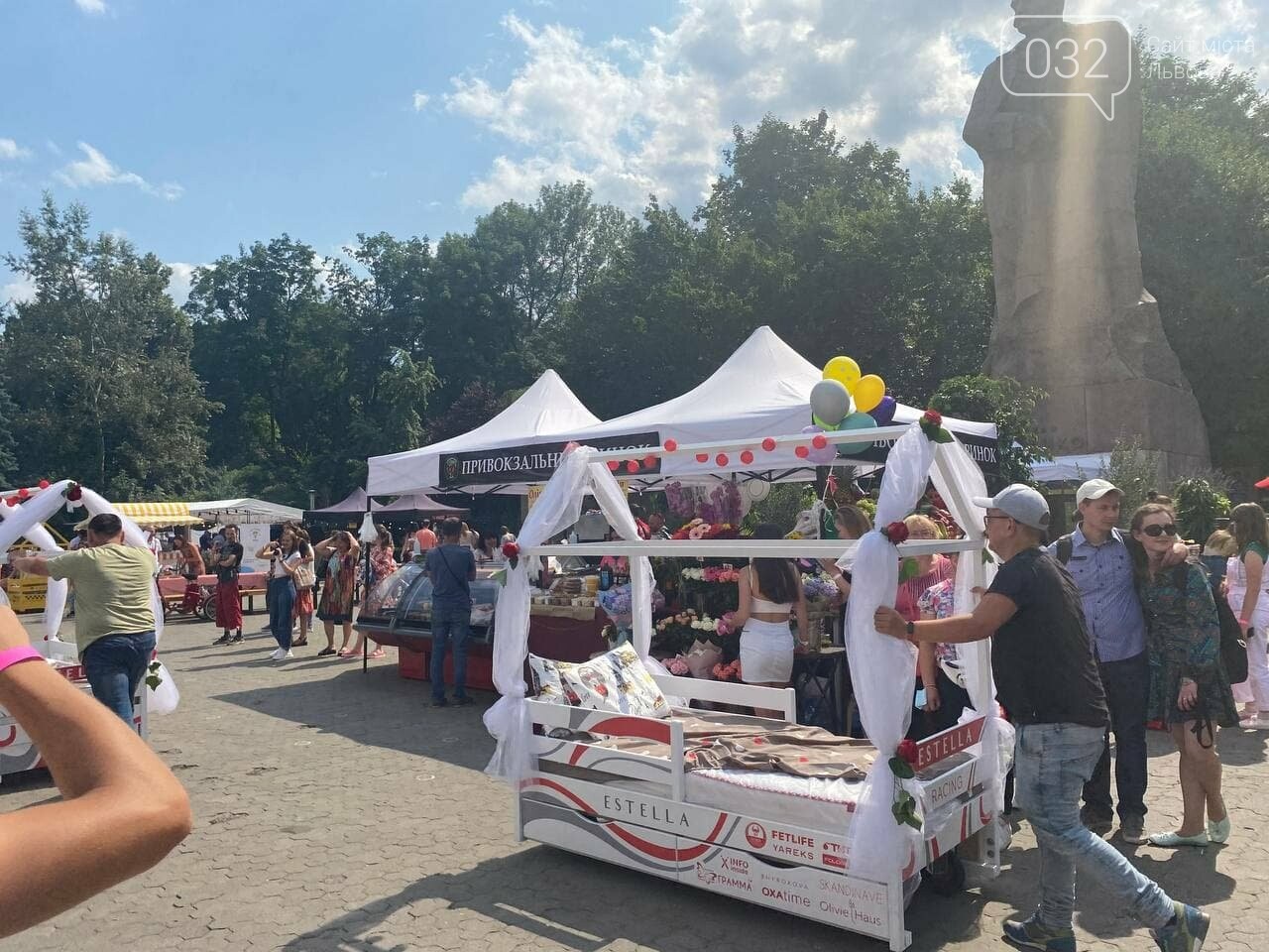 Фестиваль "Італійське весілля": перегони на ліжках у Львові, Фото: 032.ua