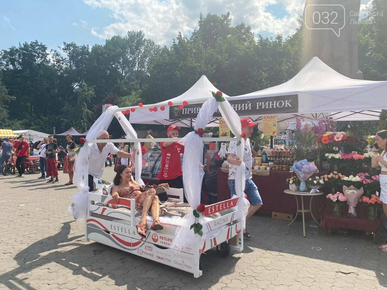 Фестиваль "Італійське весілля": перегони на ліжках у Львові, Фото: 032.ua