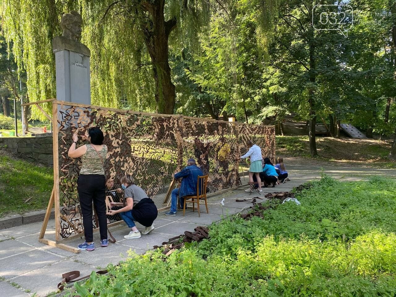 Плетіння маскувальних сіток, Фото: 032.ua