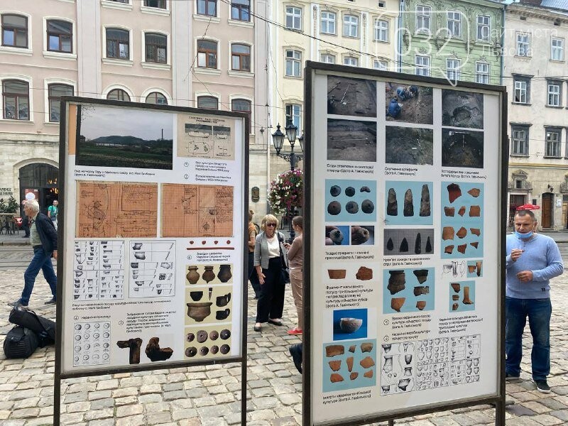 На площі Ринок у Львові відкрили виставку, присвячену археологічним знахідкам, Фото: 032.ua