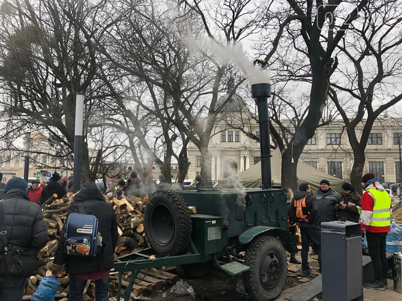 Залізничний вокзал у Львові приймає біженців з усієї країни.