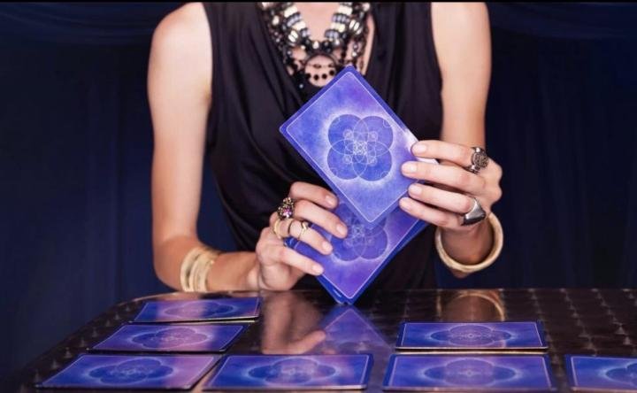 Логотип - Ясновидиця, екстрасенс-таролог Марія - ворожіння на Таро, виливання воску, зняття порчі, постановка