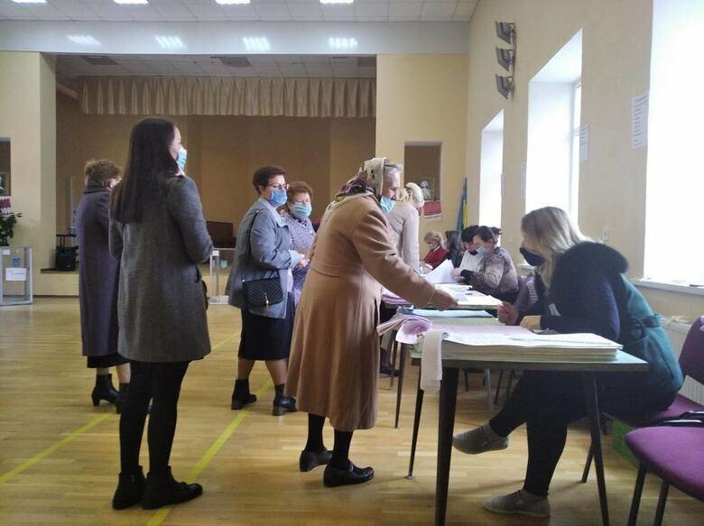 Самовисуванець на посаду голови Дрогобицької ОТГ блокував роботу дільниці