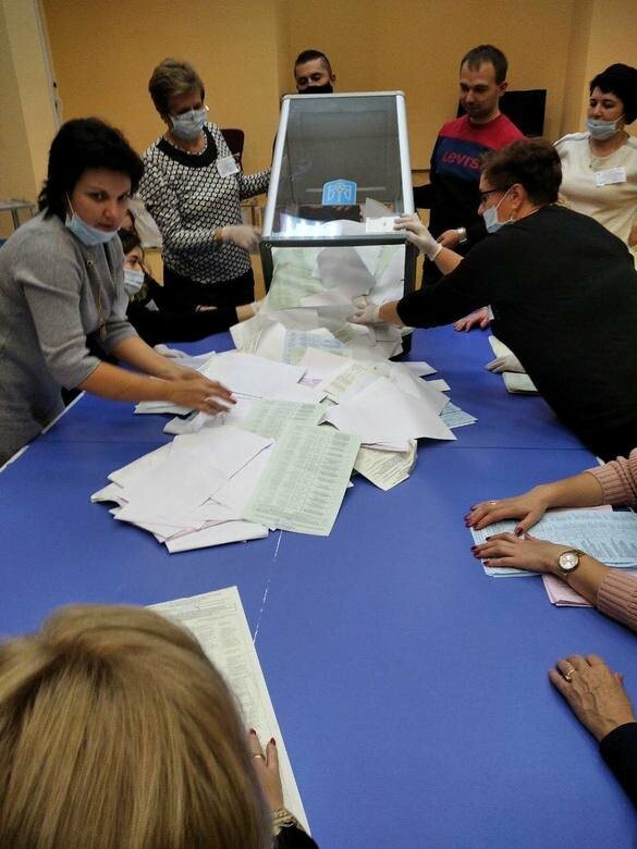 На Львівщині під час голосування виборець спалив бюлетень