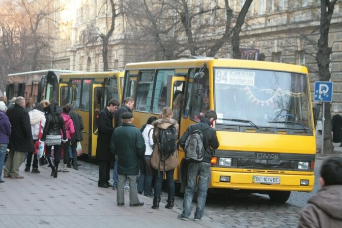 Стало відомо, на скільки у Львові зросте вартість проїзду в маршрутках та трамваях