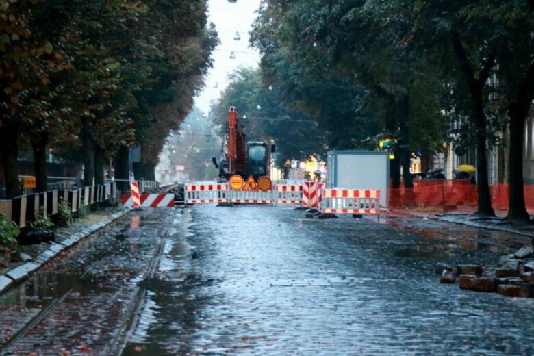 На ремонт закриють другу частину вулиці Степана Бандери: як курсуватиме громадський транспорт, - ВІДЕО
