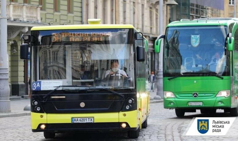 На Великодні свята у Львові збільшать кількість транспорту, який курсуватиме до кладовищ ﻿