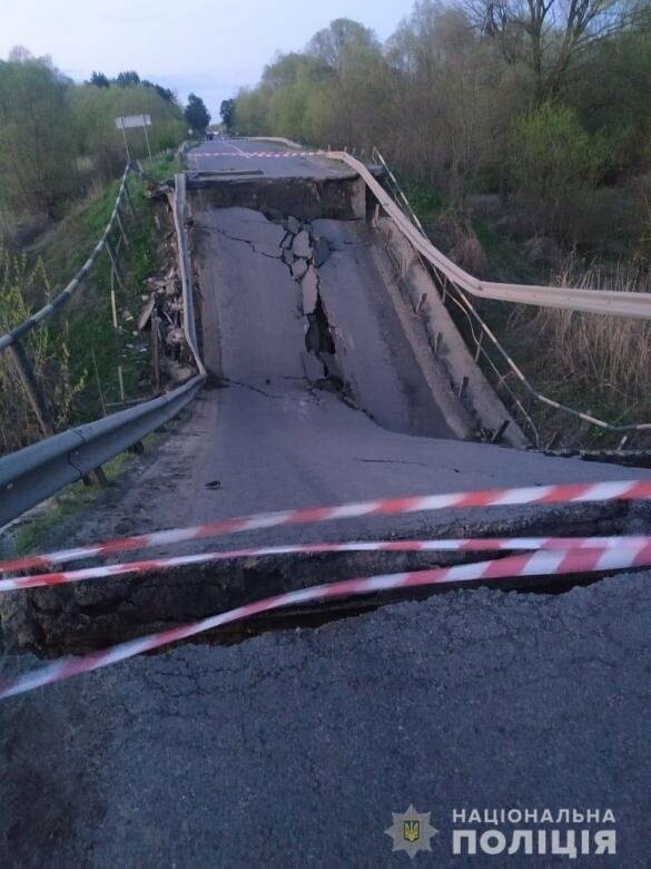 Обвал моста на трасі Львів - Луцьк класифікували як надзвичайну ситуацію 