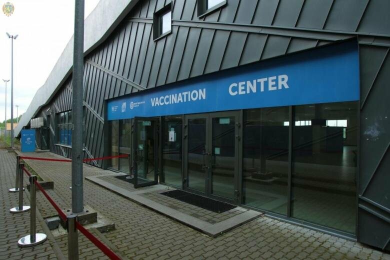 До центру вакцинації на 