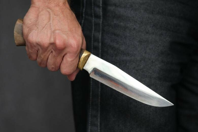 У Львові на очах патрульних порушник намагався вчинити самогубство