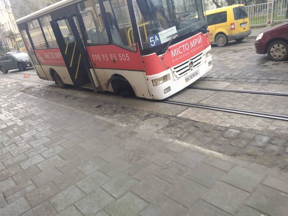 Фото: "Типова львівська маршрутка"/Facebook.com