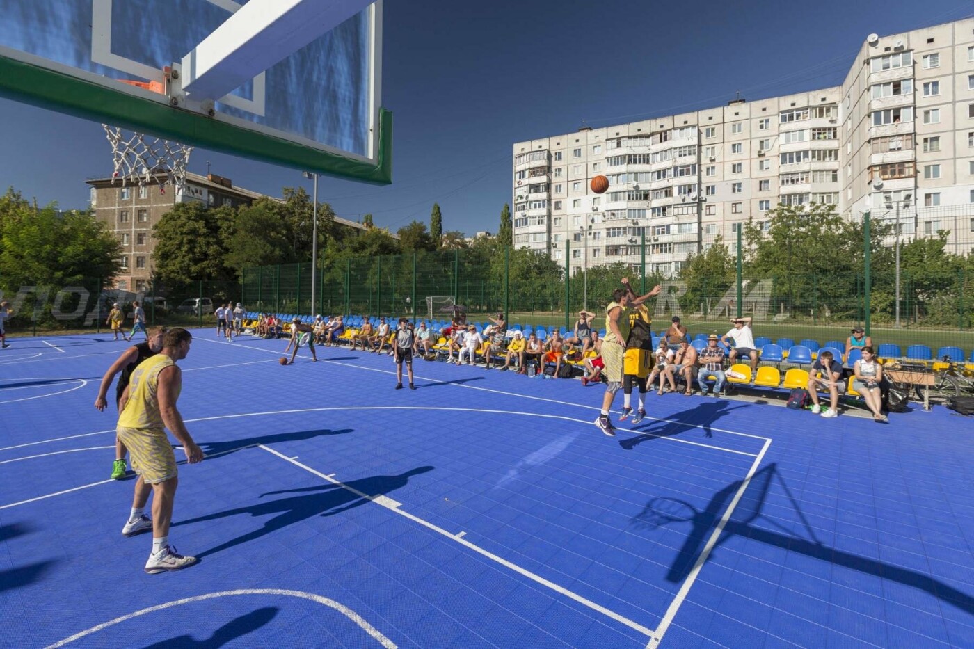 Благодійний Фонд «Рух молоді» розвиває спорт та допомагає будувати спортивні майданчики по всій Україні Благодійний Фонд «Рух молоді» розвиває спорт та допомагає будувати спортивні майданчики по всій Україні