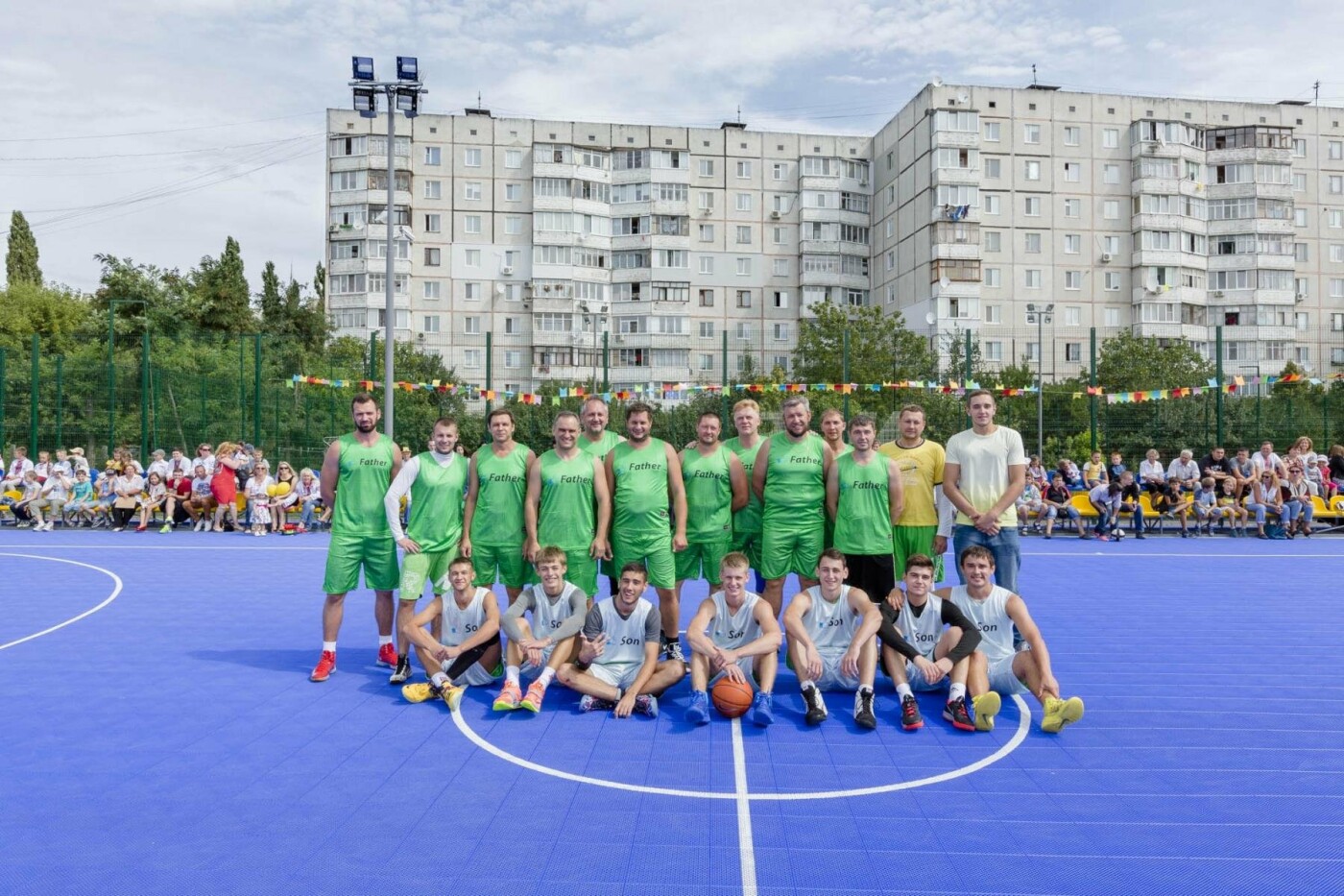 Благодійний Фонд «Рух молоді» розвиває спорт та допомагає будувати спортивні майданчики по всій Україні Благодійний Фонд «Рух молоді» розвиває спорт та допомагає будувати спортивні майданчики по всій Україні
