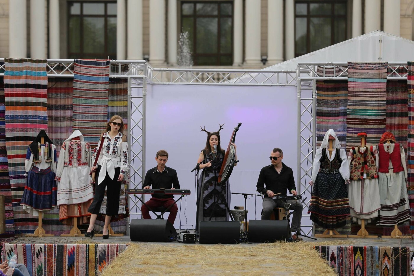 Вокалістка гурту “Troye Zillia” - про пісню зі звуками косм..., фото-4 Вокалістка гурту “Troye Zillia” - про пісню зі звуками космосу, концерт у темряві та попит на сучасну бандуру, фото-4