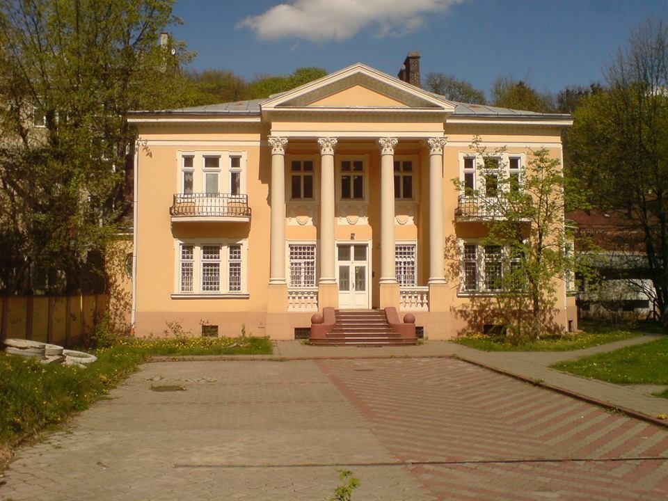 (На фото: вілла Бачевського, первозданний вигляд; Василь Петрик) (На фото: вілла Бачевського, первозданний вигляд; Василь Петрик)