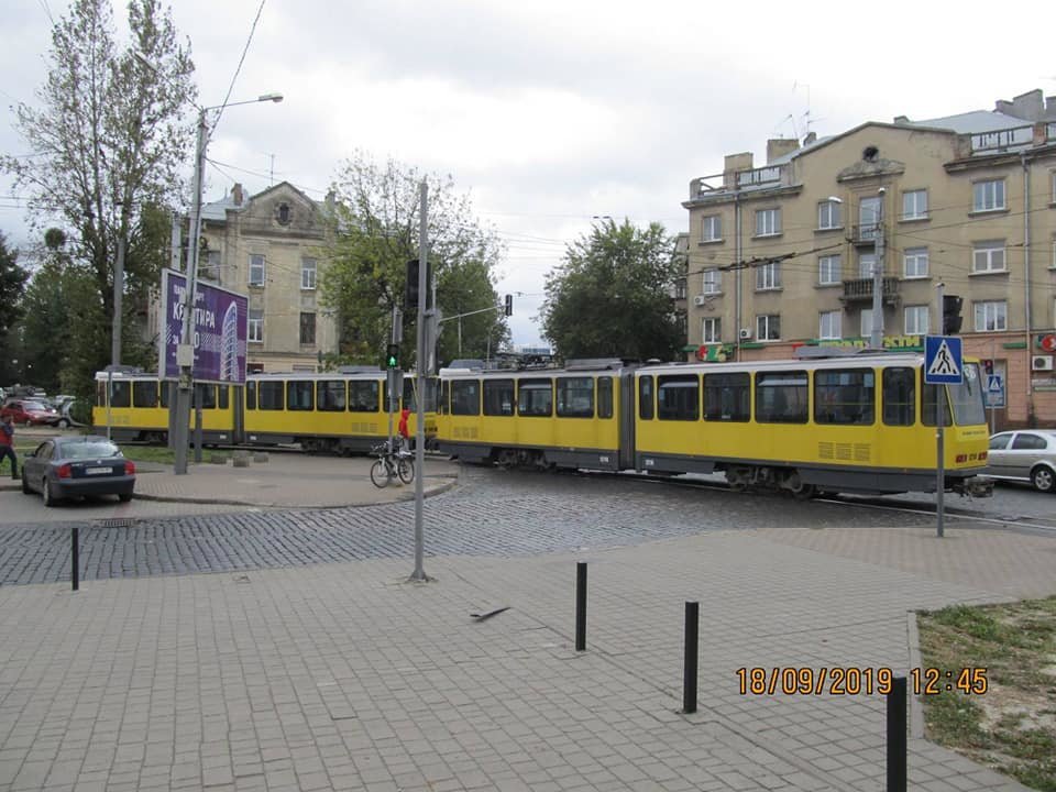 Спарені вагони трамвая у Львові, фото Андрія Білого