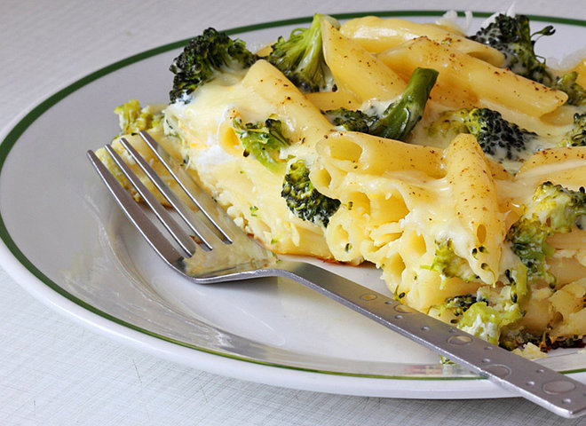 Фото: Паста під молочно-сирним соусом з брокколі / stravy.net