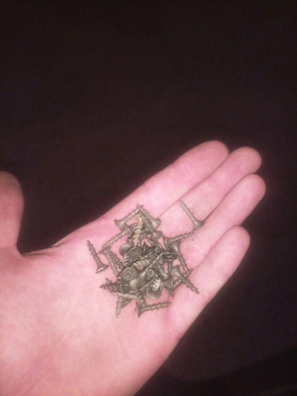 Наслідки розкиданих цвяхів на вулиці Патона у Львові. Фото - дописувачі "Варта-1"