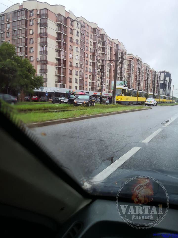 ДТП на вулиці Княгині Ольги. Фото - "Варта-1" ДТП на вулиці Княгині Ольги. Фото - "Варта-1"