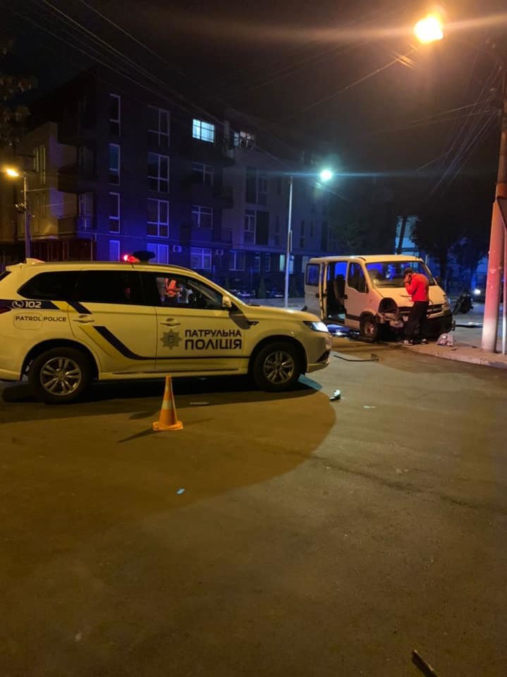 ДТП на Левандівці, фото поліції і "Варта-1" ДТП на Левандівці, фото поліції і "Варта-1"