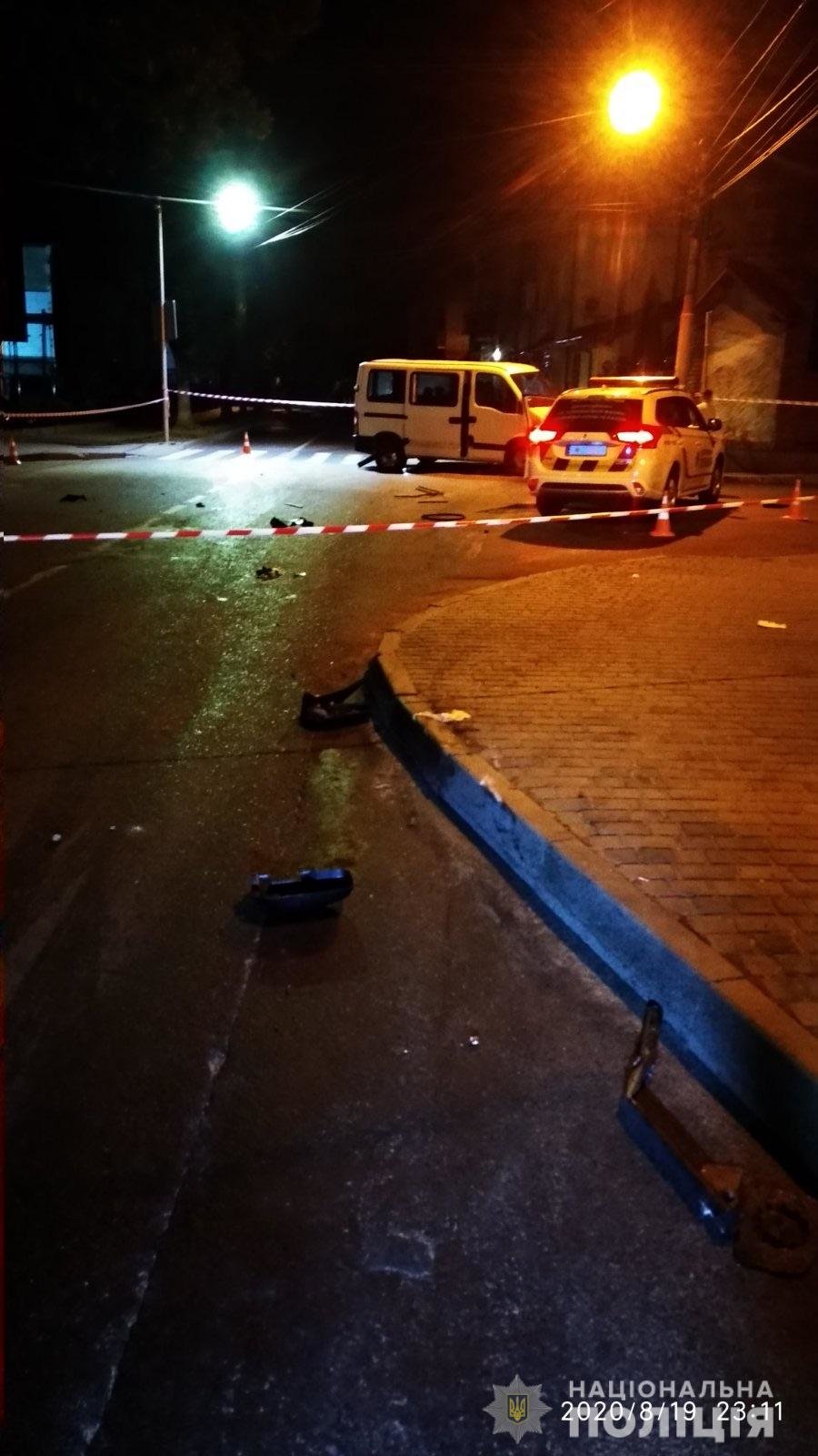 ДТП на Левандівці, фото поліції і "Варта-1" ДТП на Левандівці, фото поліції і "Варта-1"