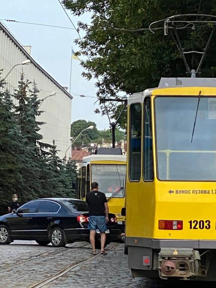 Ускладнення у русі трамваїв у Львові. Фото - "Варта-1" Ускладнення у русі трамваїв у Львові. Фото - "Варта-1"