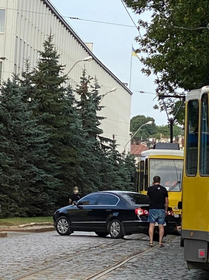 Ускладнення у русі трамваїв у Львові. Фото - "Варта-1" Ускладнення у русі трамваїв у Львові. Фото - "Варта-1"