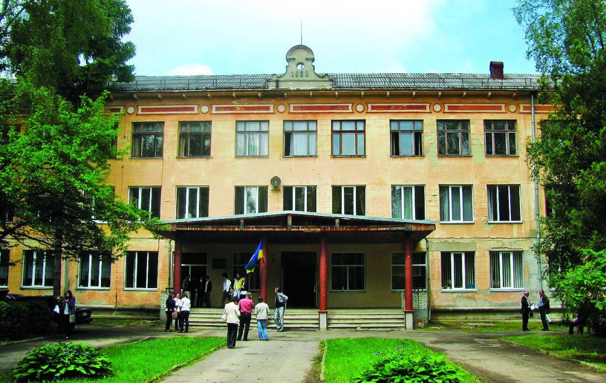 Львівський фізико-математичний ліцей при ЛНУ ім. І. Франка. Фото - з відкритого доступу