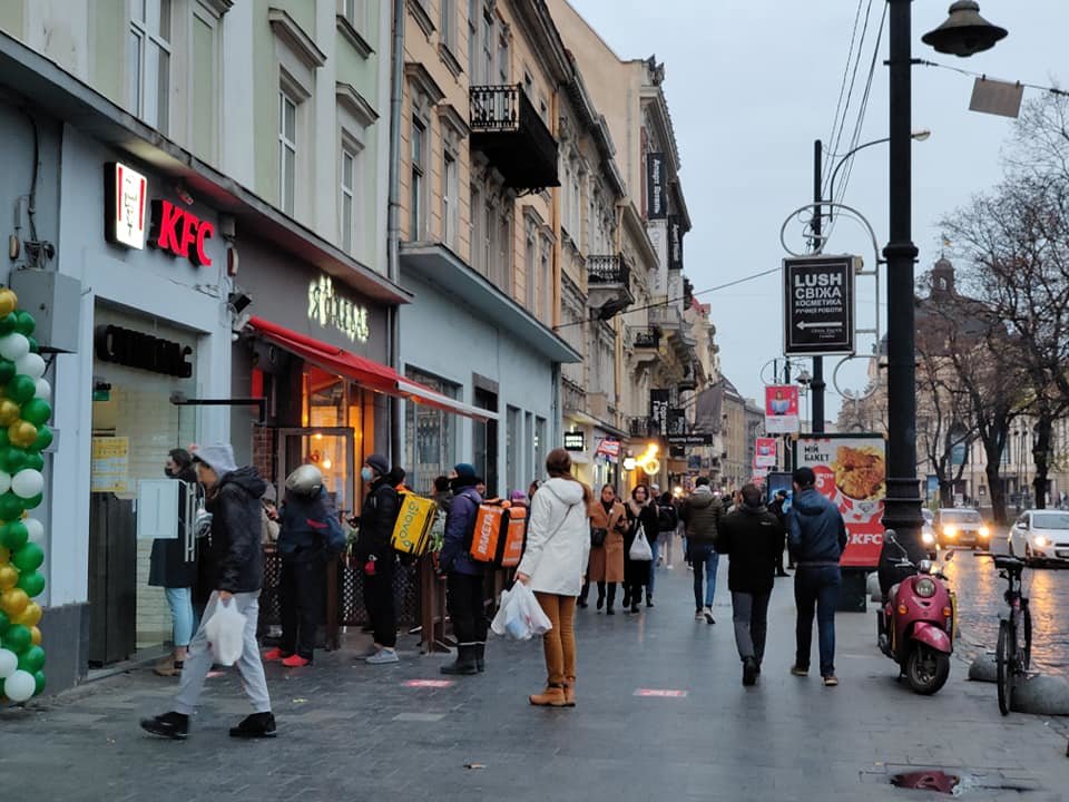 Центр Львова у неділю