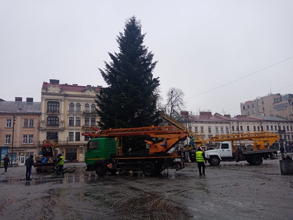 Свята закінчилися. У Львові 