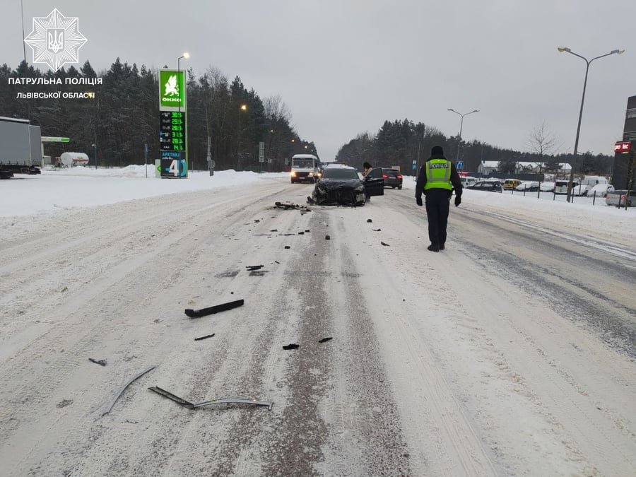 Фото - Патрульна поліція Львівщини, ДТП на об'їзній дорозі Львова ДТП на об'їзній дорозі Львова