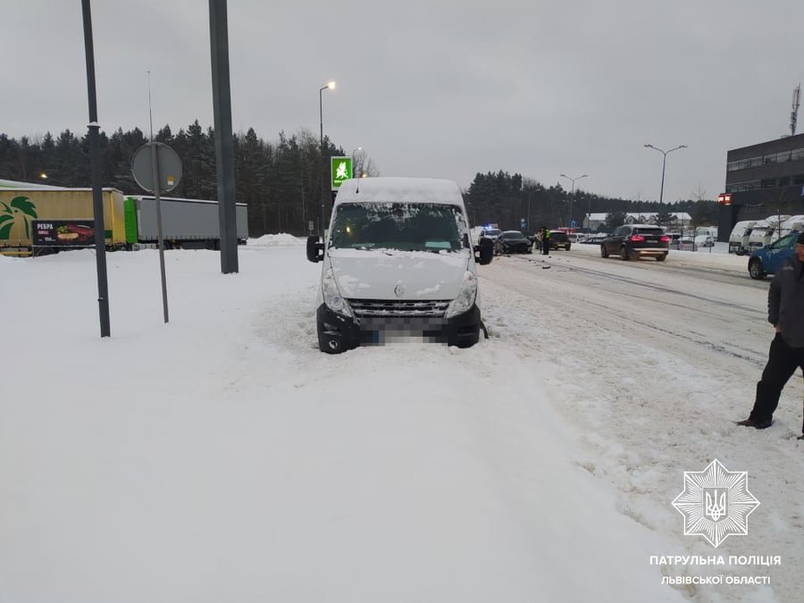 Фото - Патрульна поліція Львівщини, ДТП на об'їзній дорозі Львова ДТП на об'їзній дорозі Львова