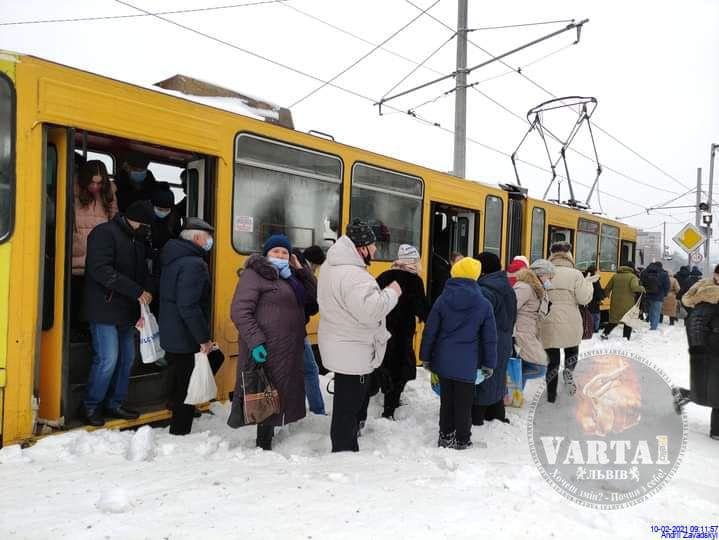 Стало відомо, чому на Сихові не курсували трамваї, - ФОТО