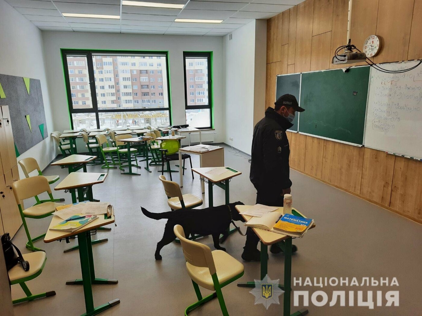 У Львові "замінували" одну з шкіл У Львові "замінували" одну з шкіл, Фото: поліція Львівщини