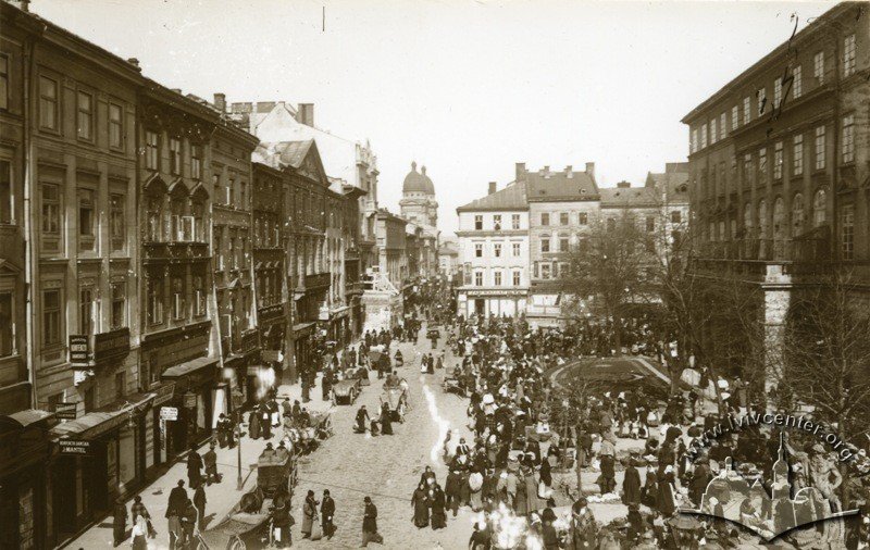 Площа Ринок у Львові Площа Ринок у Львові, Фото: lia.lvivcenter.org