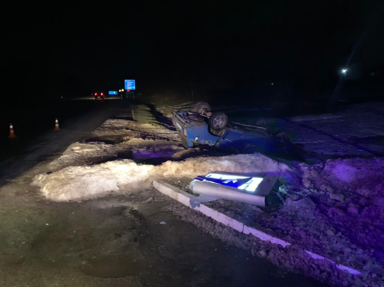 На Львівщині під час обгону перекинувся автомобіль, Фото - поліція Львівщини