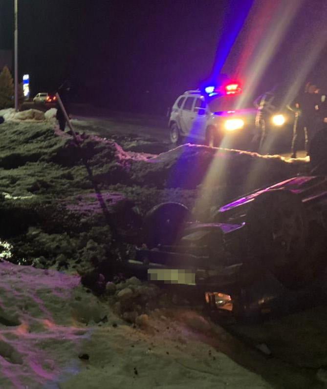 На Львівщині під час обгону перекинувся автомобіль, Фото - поліція Львівщини