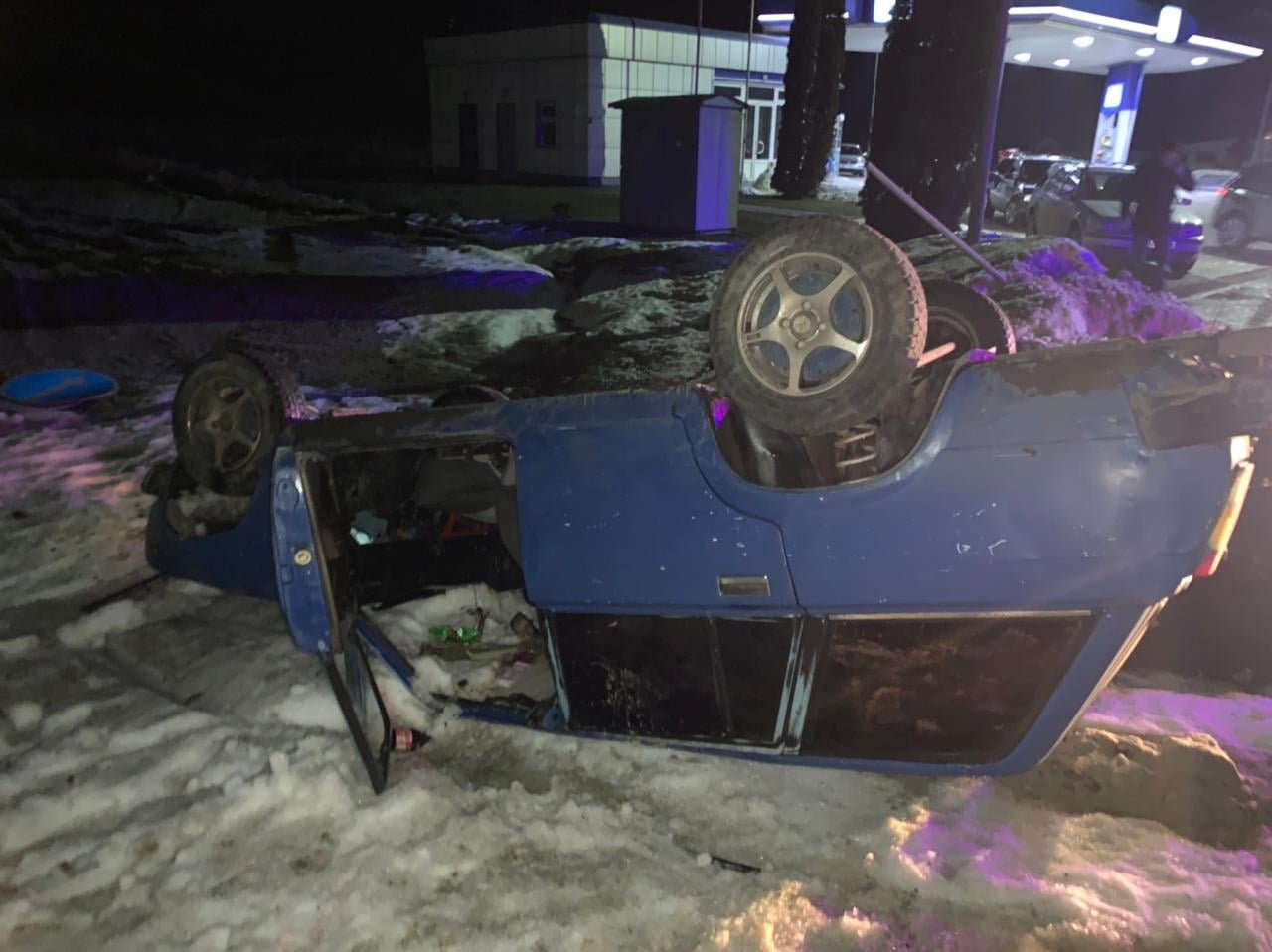 На Львівщині під час обгону перекинувся автомобіль, Фото - поліція Львівщини