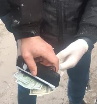 Фото - поліція Львівщини, У Дрогобичі чиновника затримали на хабарі У Дрогобичі чиновника затримали на хабарі