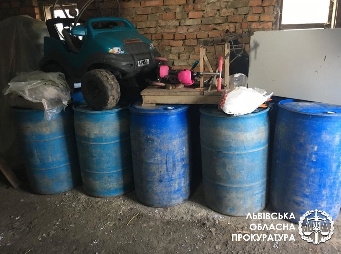 Мешканці Львівщини налагодили виробництво алкогольного фальсифікату, Фото: прокуратура