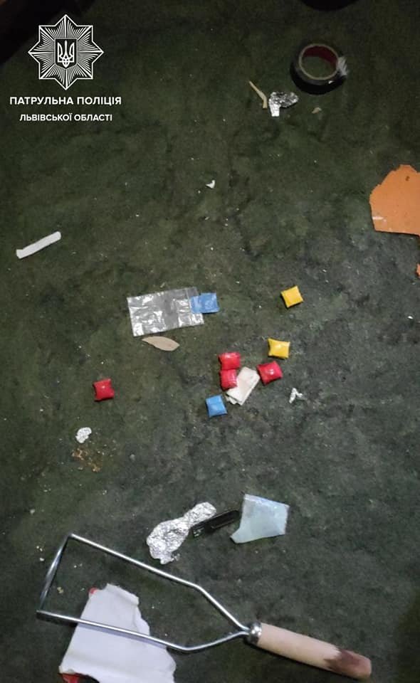 Поліцейські виявили чоловіка, причетного до розповсюдження наркотиків, Фото: пресслужби Патрульної поліції Львівщини