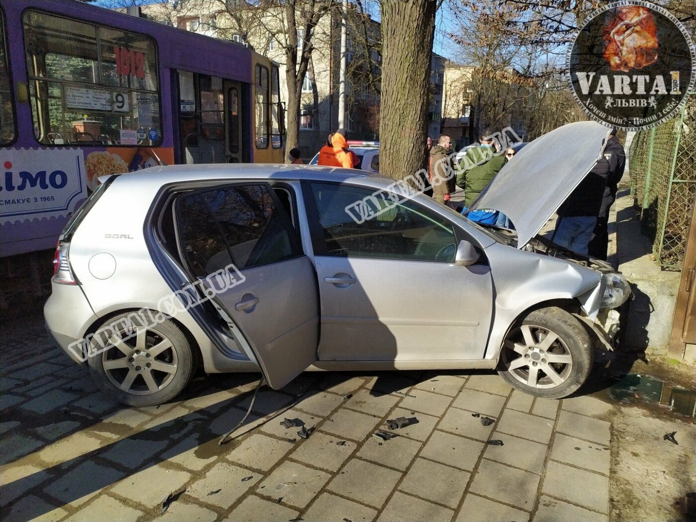 Фото - "Варта - 1", ДТП на вулиці Коновальця у Львові ДТП на вулиці Коновальця у Львові
