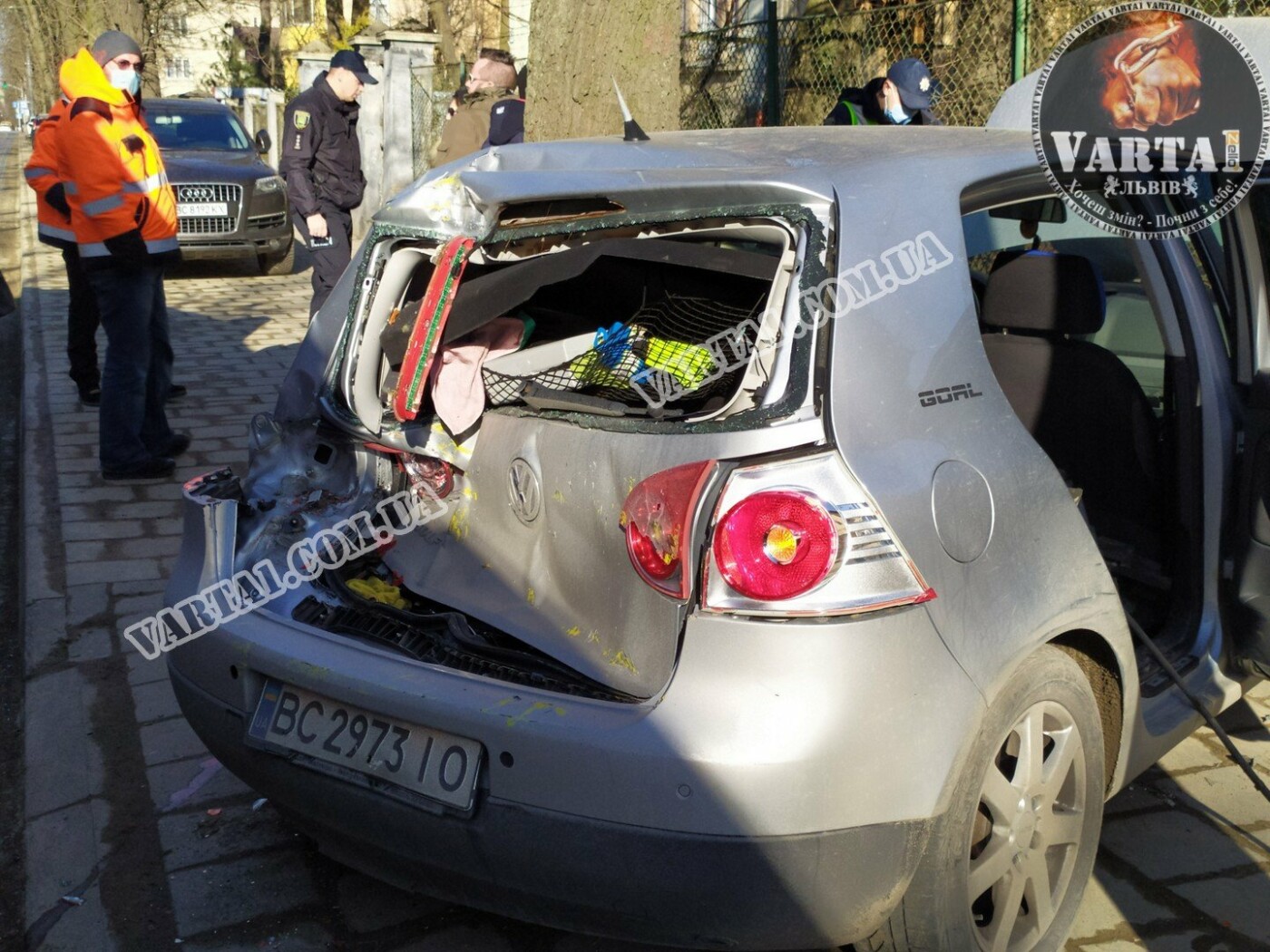 Фото - "Варта - 1", ДТП на вулиці Коновальця у Львові ДТП на вулиці Коновальця у Львові
