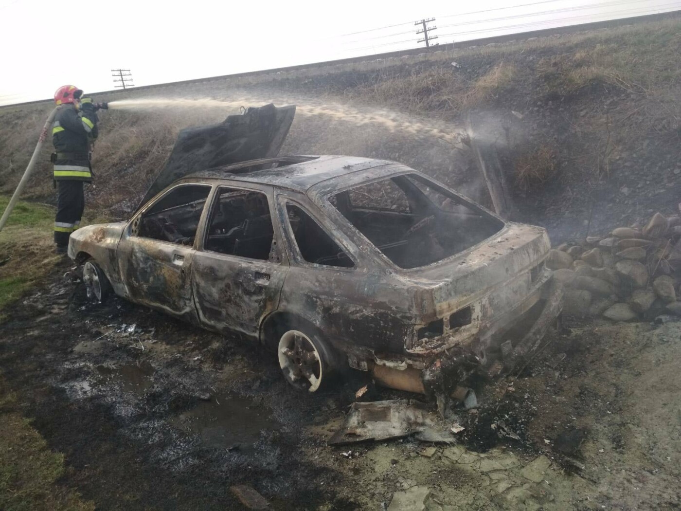 На Львівщині повністю згорів автомобіль, Фото - ДСНС Львівщини