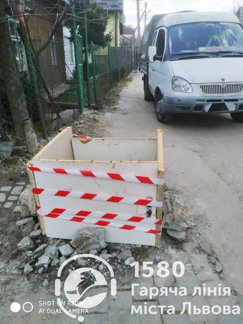 У Львові виявили аварійний люк У Львові виявили аварійний люк, Фото: Гарча лінія міста Львова, фейсбук